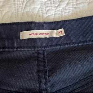 Corduroy Levi’s wedgie fit size 27